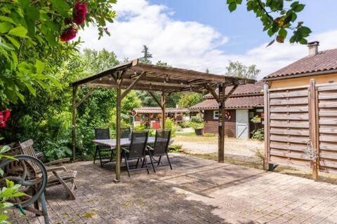 Le Bon Chemin Ateliers Apartment Sainte-Nathalene Luaran gambar